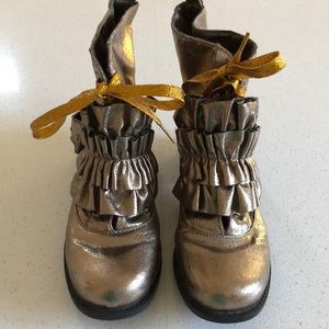 Metallic gold ankle boots with sparkly gold laces size 7